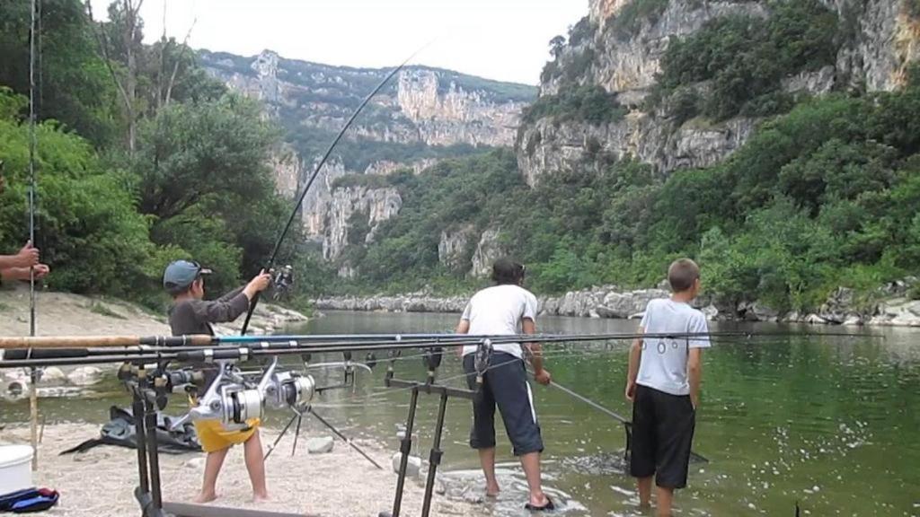 فيلا "Les Tournesols" Saint-Martin-dʼArdèche المظهر الخارجي الصورة