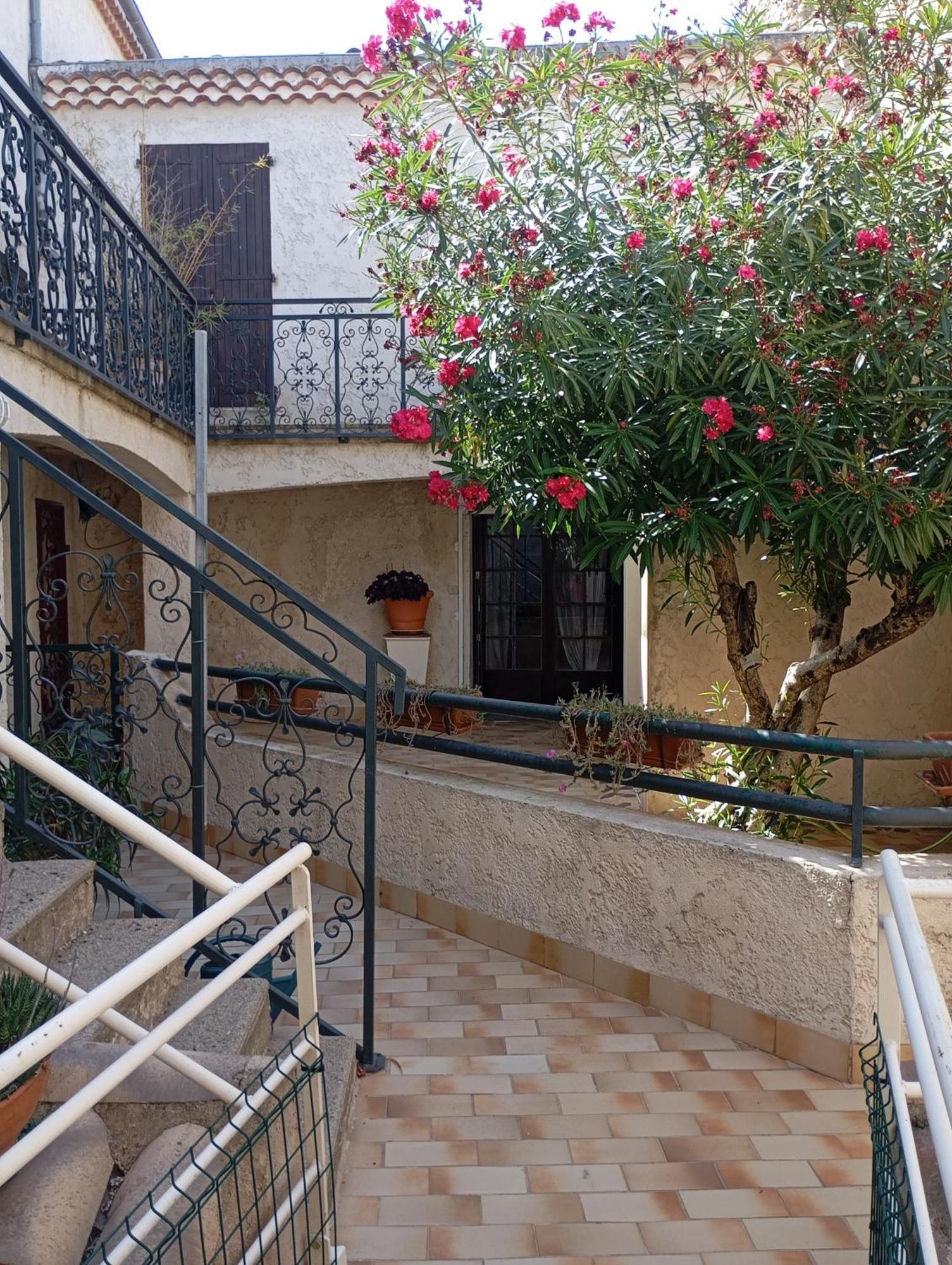 فيلا "Les Tournesols" Saint-Martin-dʼArdèche المظهر الخارجي الصورة